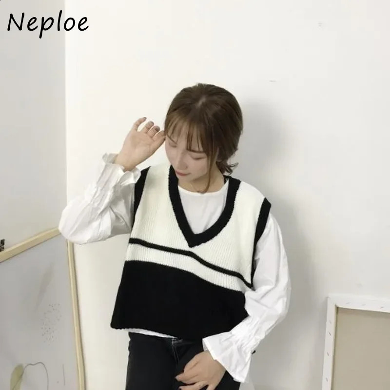 Neploe V-neck Sweet Preppy Style Sweater Women Fresh Peach Strawberry Embroidery Pullovers Panelled Patchwork Knit Tops 240812