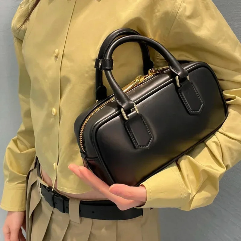 High quality Boston bowling bag large capacity retro pillow genuine leather cross body handbag 240813