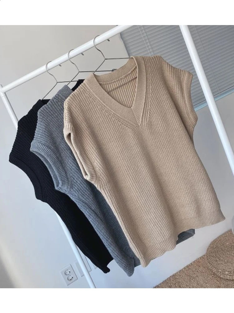 Autumn Winter Vest Women Korean Style Knitted Sweaters Female Oversized Preppy Jumper Ladies Casual Loose Long Sleeve Pullovers 240812