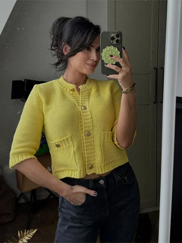 Fashion yellow single chest round neck knitted cardigan womens fashion long sleeved pocket sweater autumn street 240812