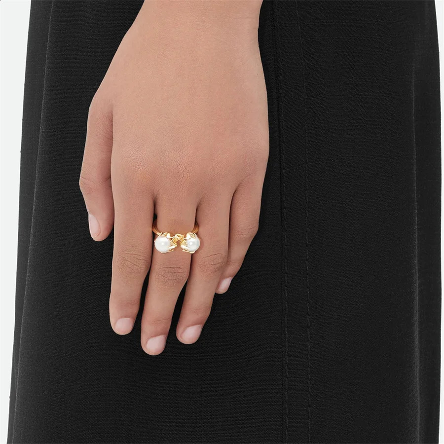 French Fashion Vintage Pointed Inlaid Pearl Ring for Women Niche Light Trend High-end Charm Jewelry 240812