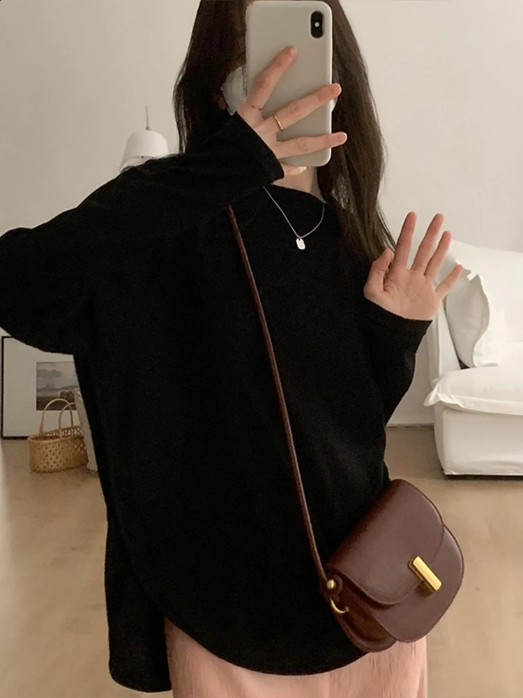 ULXH Korean Fashion Solid Womens Tshirt Casual Oneck Long sleeved Loose Top AutumnWinter 240812