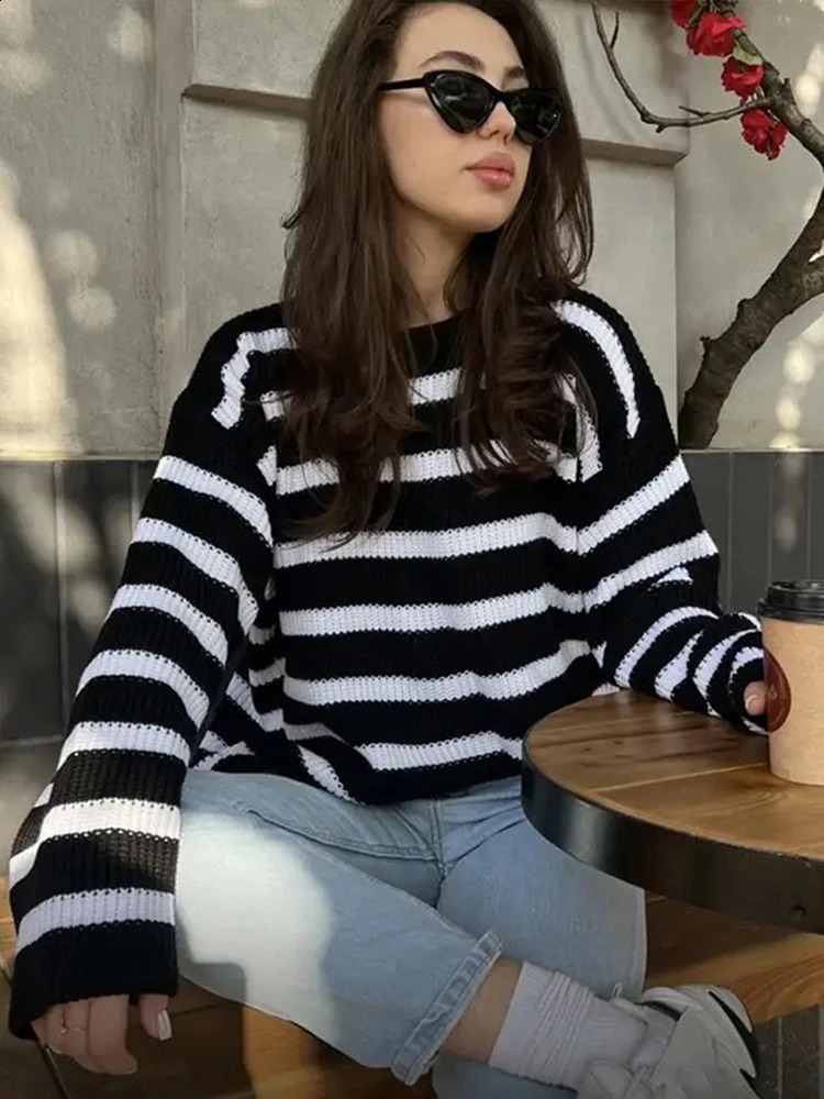 Knitted striped sweater womens loose zipper Oneck full sleeve autumn and winter casual solid competition jumper 240812