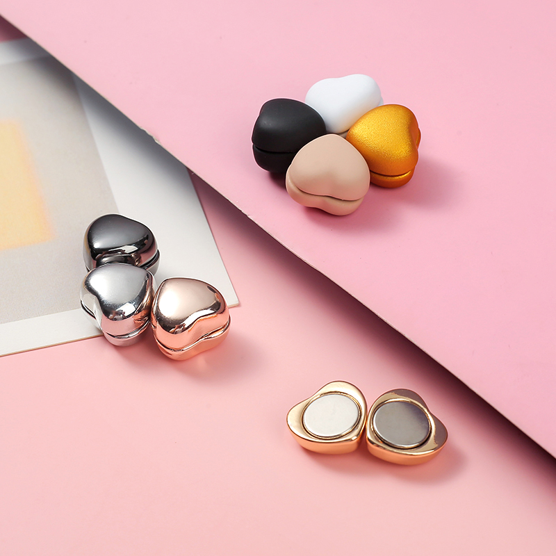 Heart magnetic button, scarf button, collar clip, magnetic suction button, brooch, scarf shawl, fixed, anti glare magnetic button