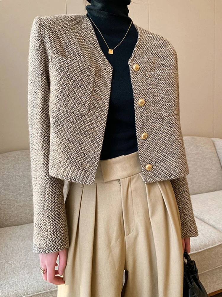 Vintage Cropped Tweed Jackets for Women Chic Elegant Short Autumn Coat Women Korean Pocket Slim Single-Breasted Casual Jackets 240812