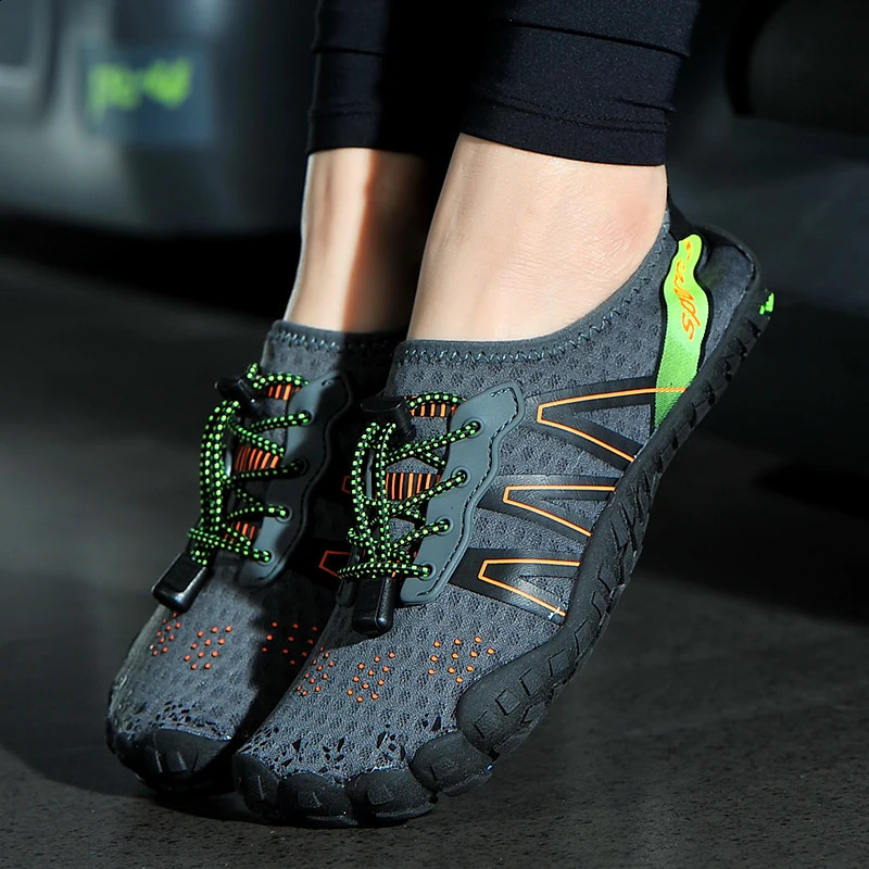 Water shoes for men and women barefoot beach shoes Aqua shoes fast drying children upstream parents children Wading sports shoes swimming shoes 240813