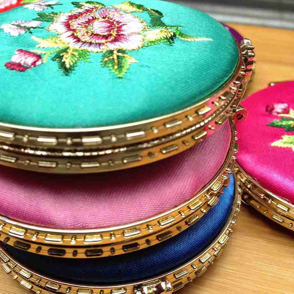 Pocket Novelty Christmas Gift Chinese Traditional Silk Embroidered Makeup MirrorXJ240813