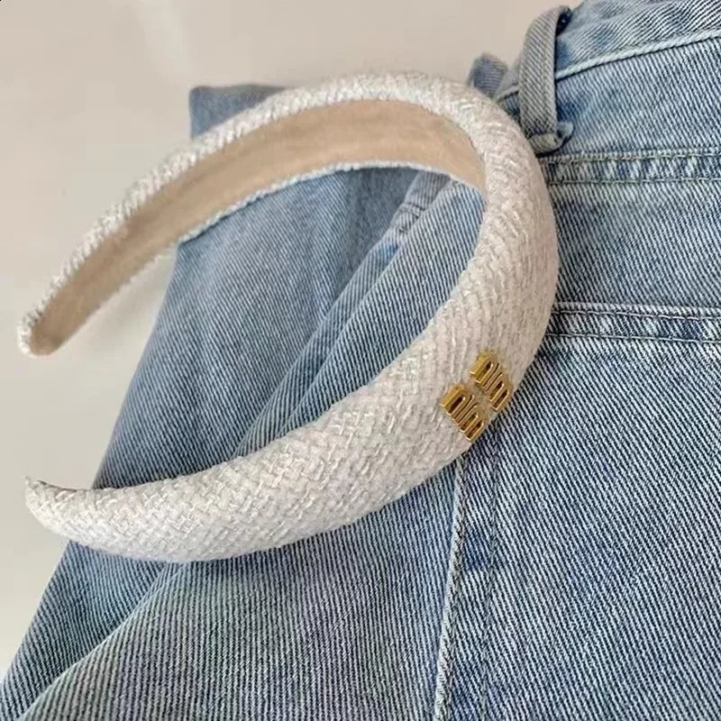 French style coarse tweed womens headband summer metal English letter wide edge sponge hair accessories 240812