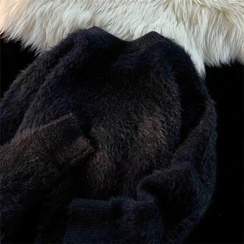 Simple Plush Solid Color Sweater for Men and Women Lazy and Loose Style Versatile and Warm Personalized Round Neck Knit Clothes 240809