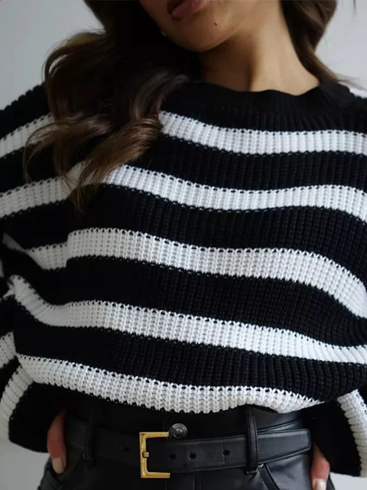 Knitted striped sweater womens loose zipper Oneck full sleeve autumn and winter casual solid competition jumper 240812