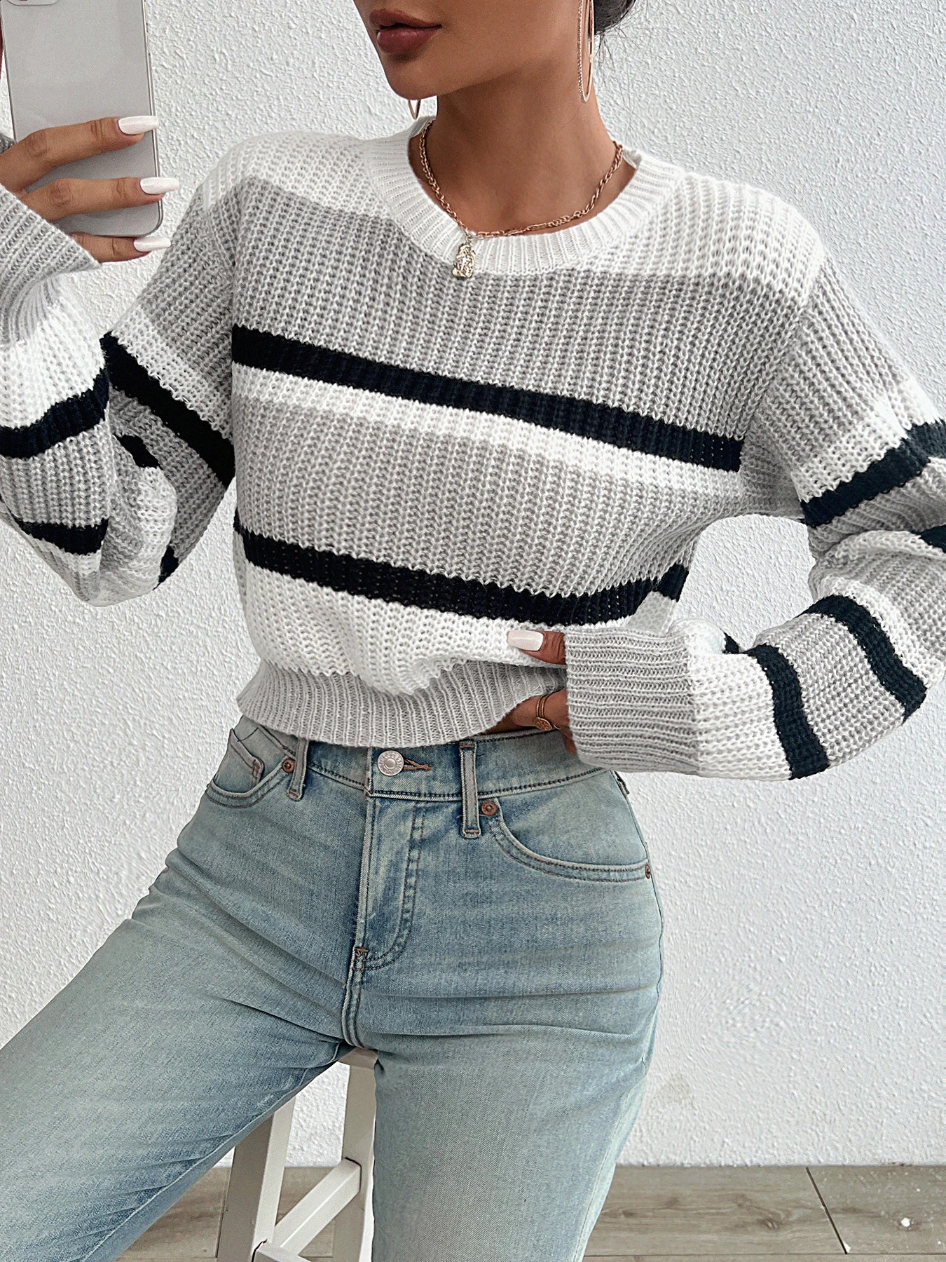 2024 autumn and winter acrylic loose drop shoulder round neck color matching knitted long sleeve ladies sweater 240813