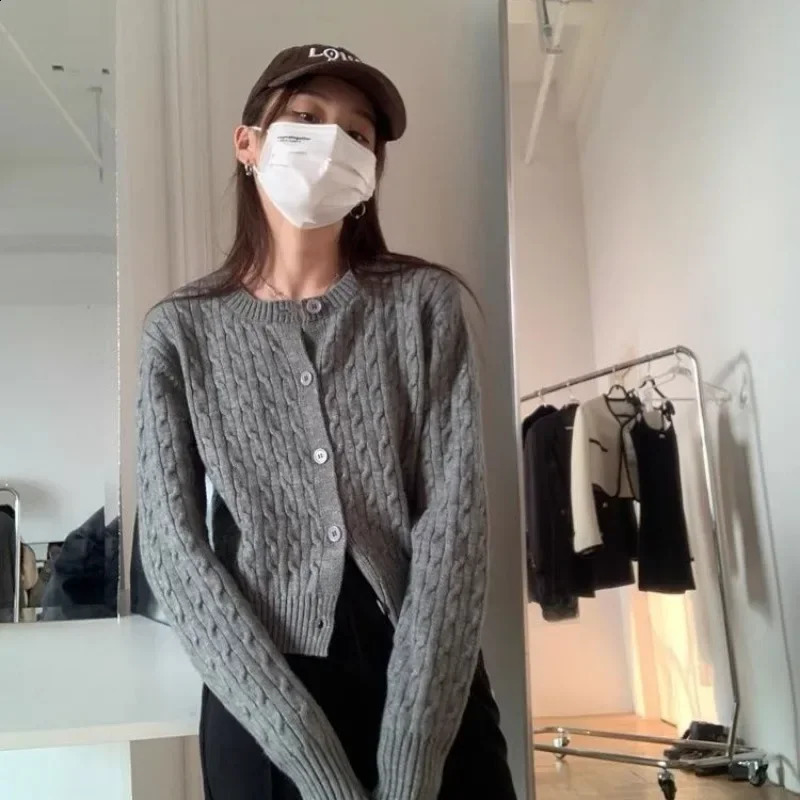 Korean Fresh Chic Solid Cable Knit Sweaters Women Preppy Style All-match Long Sleeve Cardigan O-neck Single Breasted Jumper 240812