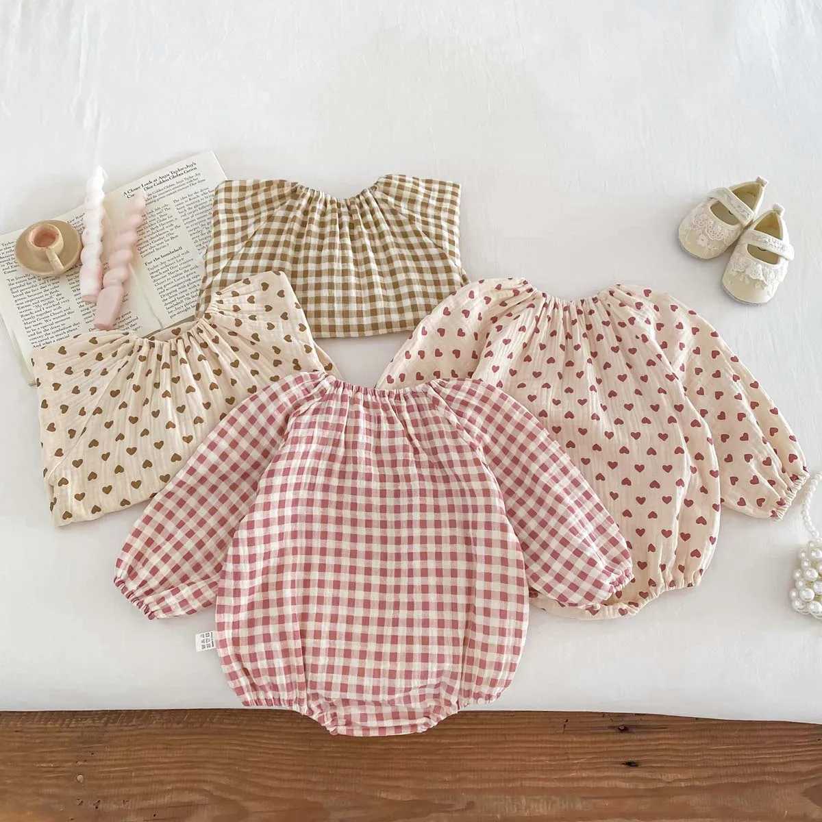 Fato De Banho De Manga Comprida baby long sleeved soft plain weave love print girl jumpsuit 0-2 Anos De Idade W240812