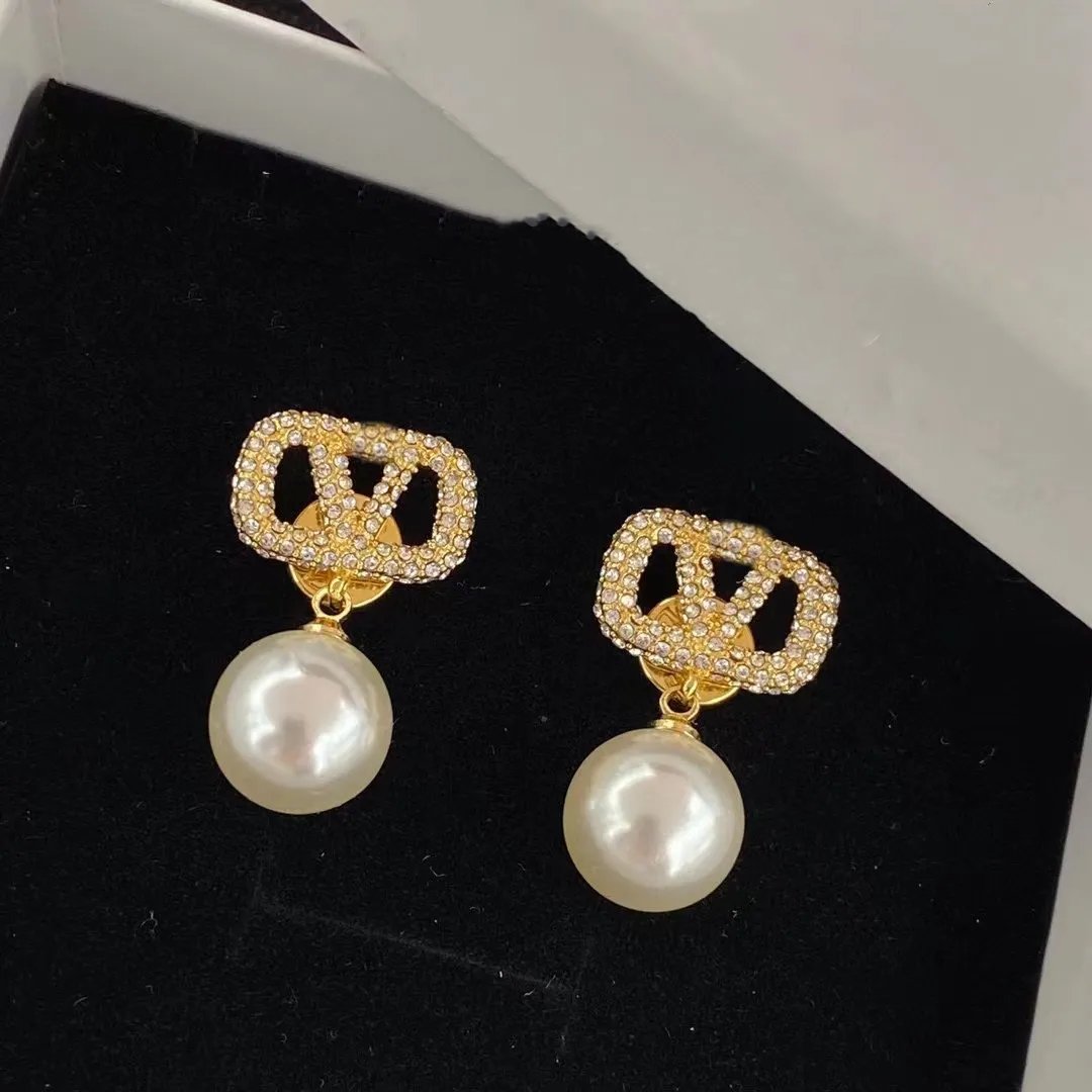 2024 earrings designer for women stud luxury gold heart shape pearl crystal gold double V letter 925s silver jewelry classic 898