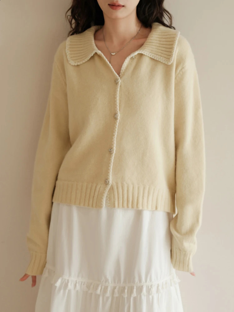 White Sweater Cardigan for Women Autumn Sweet Korean Preppy Style Knitted Top Peter Pan Collar Long Sleeve Cardigan 240812