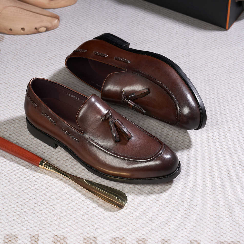 CMM New Liusu Loafer Shoes for Men Made of Genuine Leather and Cowhide with Pointed Tips Suitable for Both Business and Casual Wear