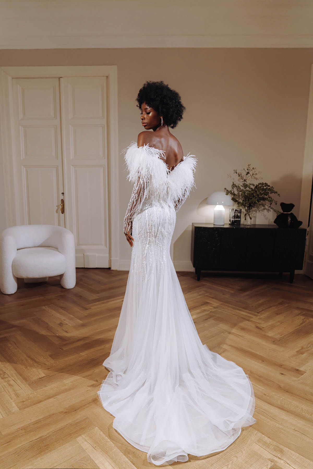 Feather Mermaid Wedding Dress Appliques Tassel Beading Off Shoulder Long Sleeve Bride Gowns Sweep Train Tulle Bridal Dresses