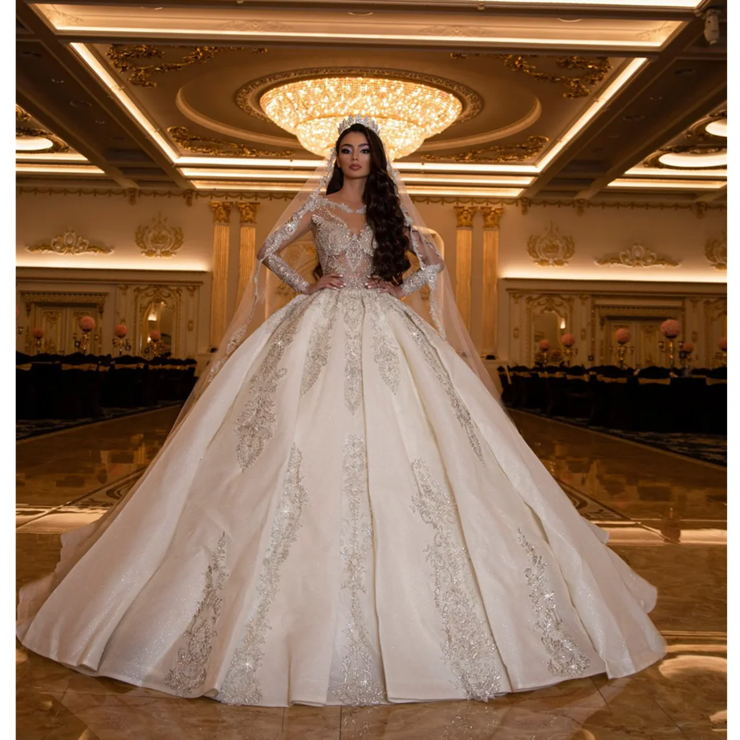 Stunning Arabic Dubai Wedding Dresses White Ball Gown Long Sleeves Princess Illusion Scoop Bridal Gown Pleat Plus Size