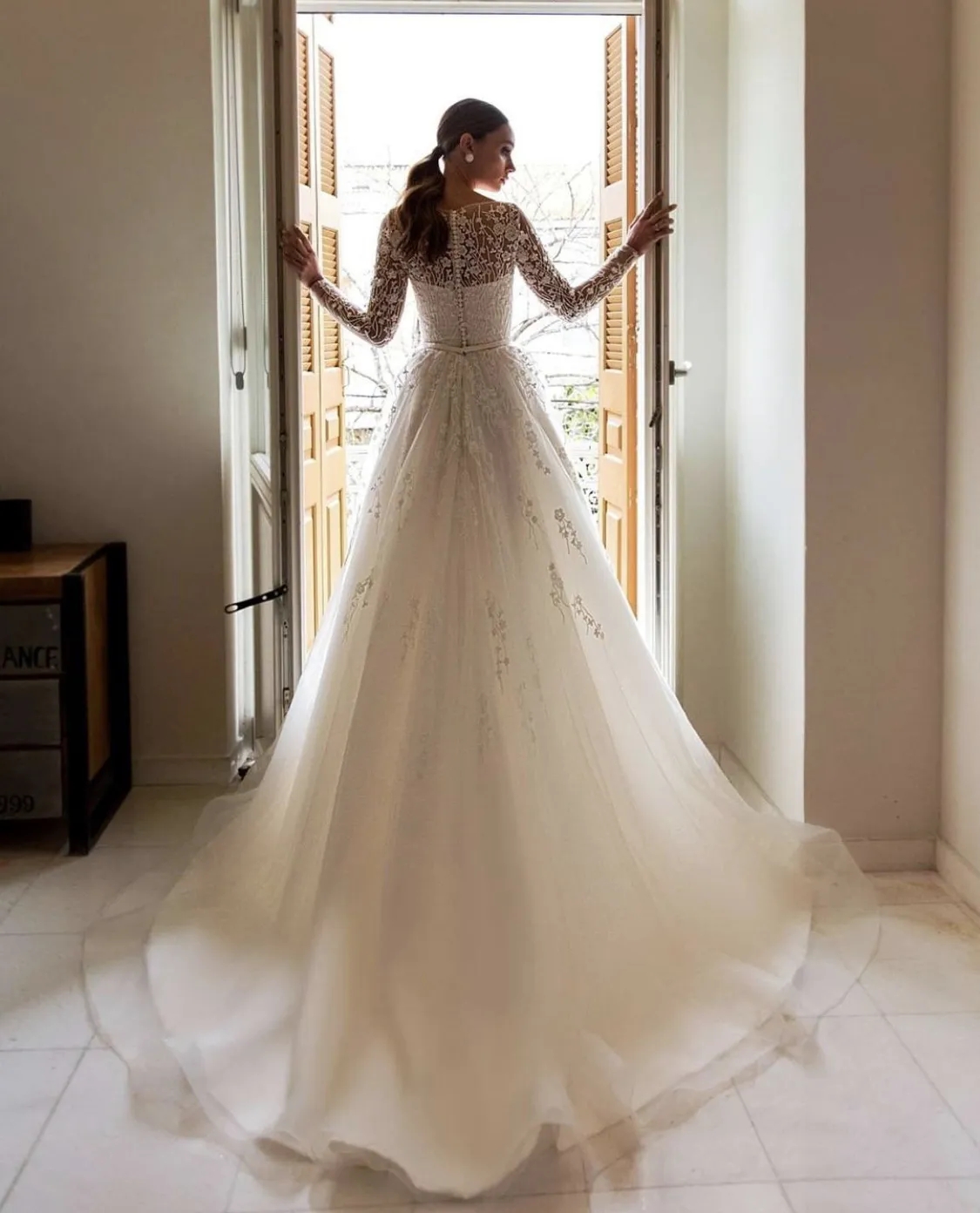 Gorgeous Sexy Round Neck Long Sleeves Fluffy Mopping Wedding Dresses Luxury Beautiful Ball Gowns Robe Appliques Lace Bride 2025