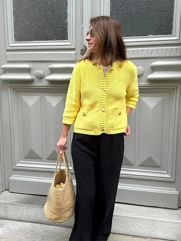 Fashion yellow single chest round neck knitted cardigan womens fashion long sleeved pocket sweater autumn street 240812