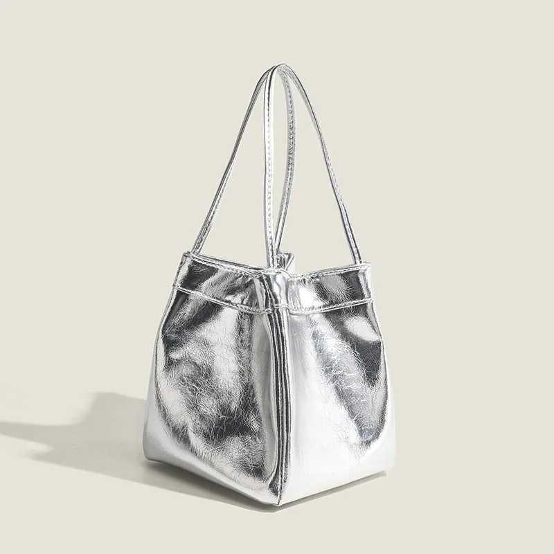 New Arrival Womens Silver Bucket Bag New Fashionable Simple Lunch Box Bag Niche Western Texture Handheld Small Bag T250408