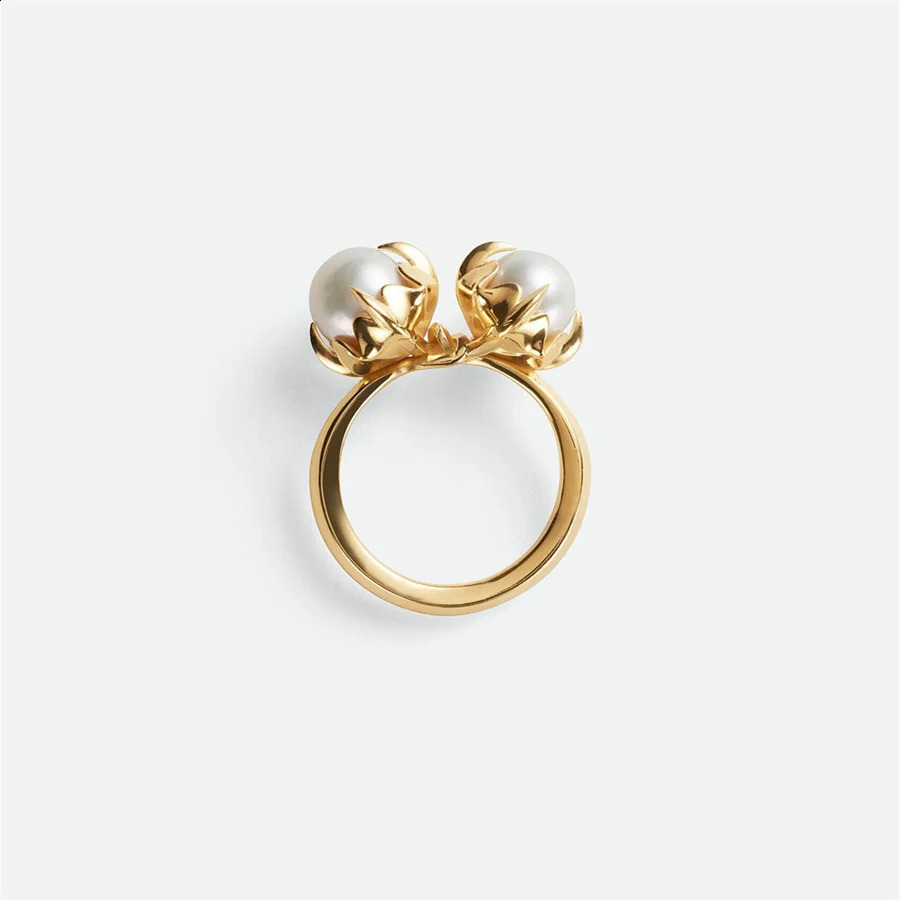 French Fashion Vintage Pointed Inlaid Pearl Ring for Women Niche Light Trend High-end Charm Jewelry 240812