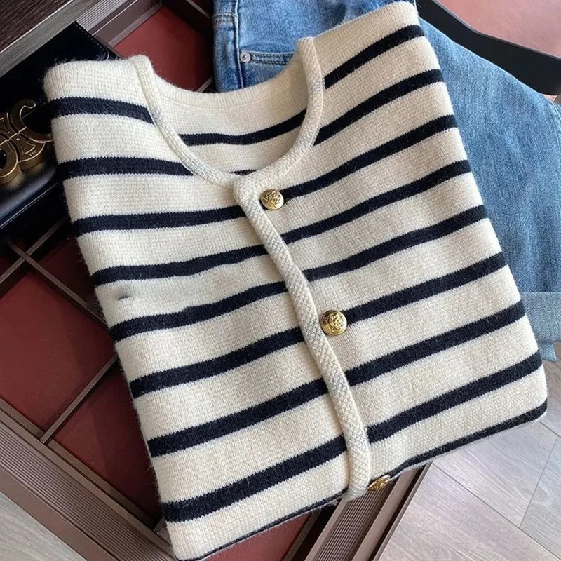 Korean Fashion Sweater Cardigan White Black Striped Knitted Sweater Women Winter Short Single-breasted Long Sleeve Tops Fem 240813