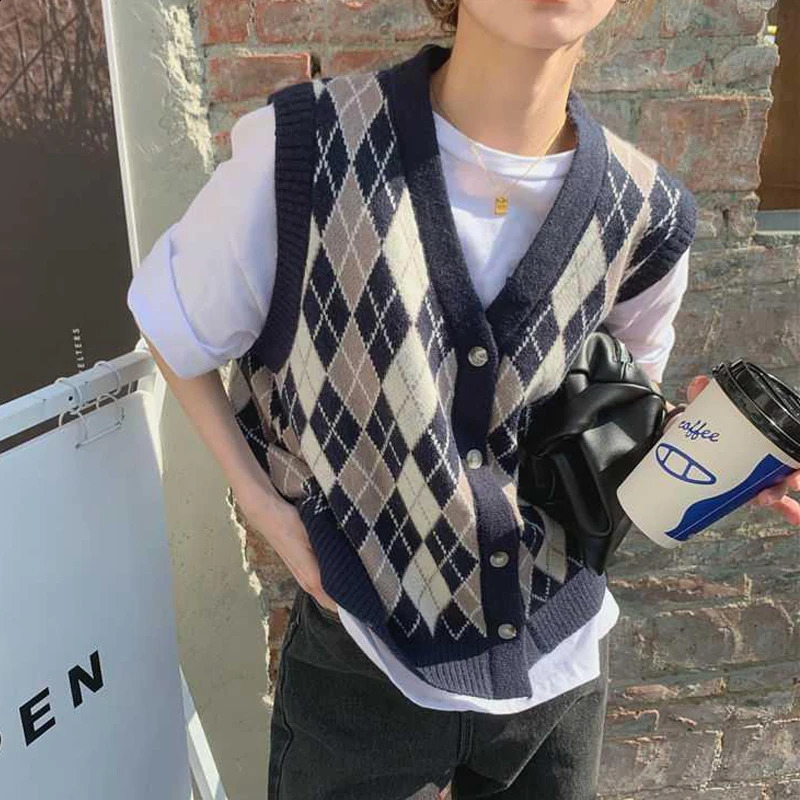 Womens Vintage Classic Argyle Harajuku Y2K Sleeveless Outewear Knitted Sweater Vest Casual Preppy Style V Neck Loose Waistcoat 240812