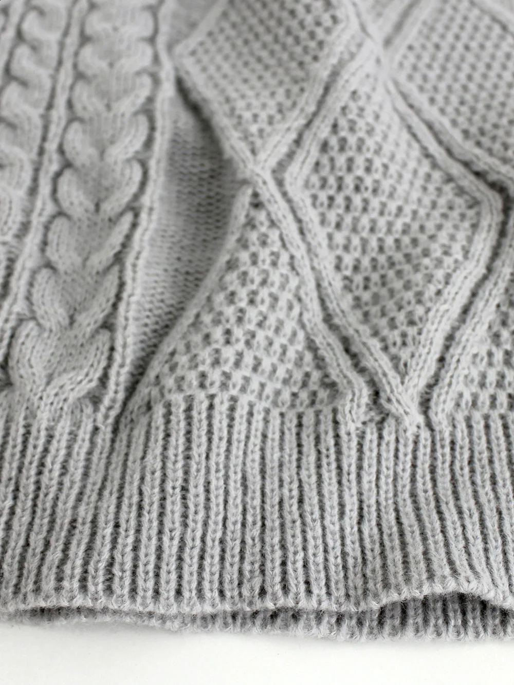 Womens sweater long-sleeved round collar pullover short-style twist solid color sweater autumn and winter 240813