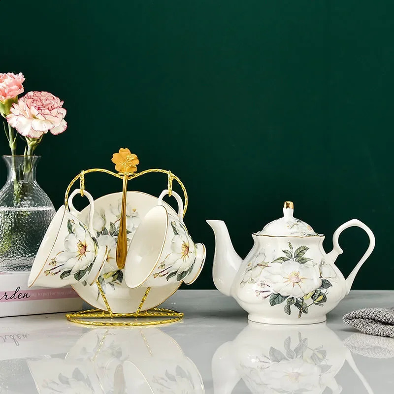 European Bone China Tea Set English Afternoon Tea Cup Set Teapot High-Grade Porcelain Coffee Pot 1 TeaPot 2 Cups and Saucers 240810