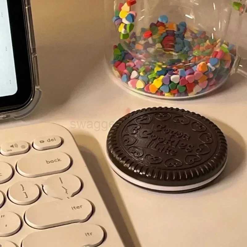 Chocolate Biscuit Pocket Makeup Mirror Mini Folding Kawaii Portable Travel Mirror Black Coffee Round Small Makeup Mirror CombXJ240813