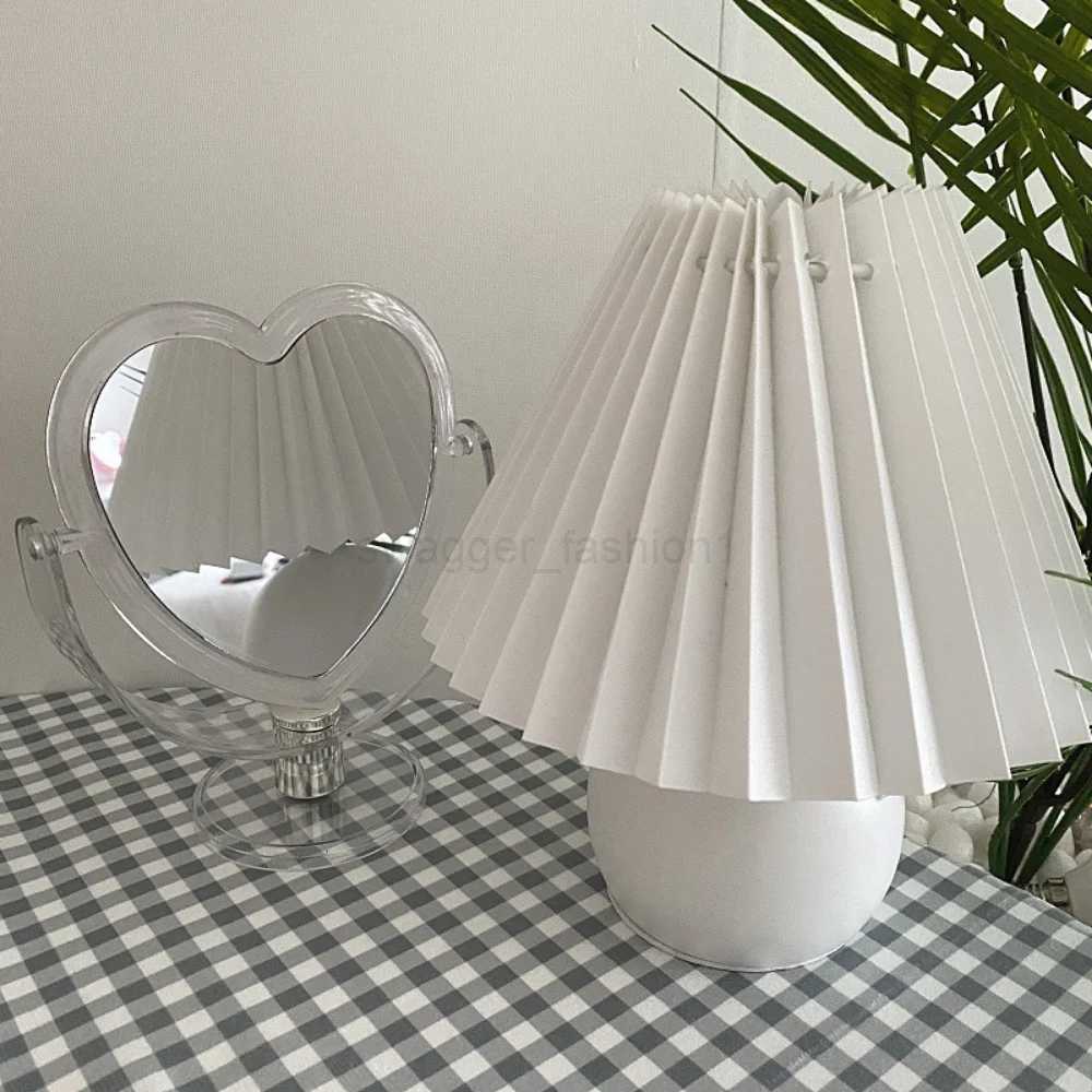 1pc Acrylic Double Side Makeup Mirror Cute Heart Shaped Cosmetic Mirror Transparent Base Home Bedroom Desktop Make Up MirrorXJ240813