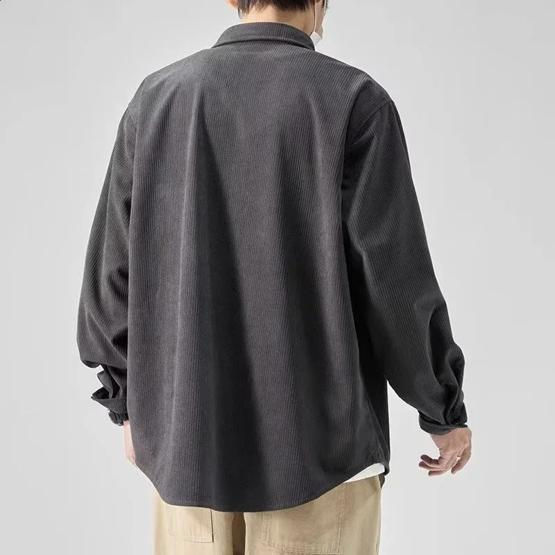 Autumn long sleeved mens Corduroy shirt solid color Y2K retro goods Korean fashion loose streetwear 240812