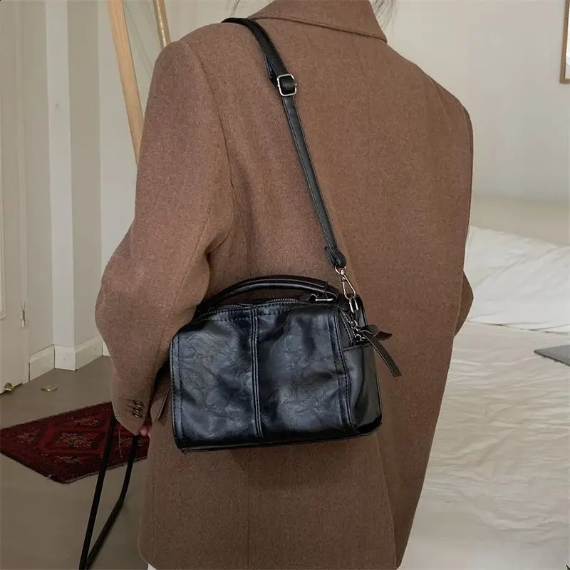 Miyagawa Korean Versatile Boston Bucket Bag for Women Fashion and Texture Handheld Crossbody 240813