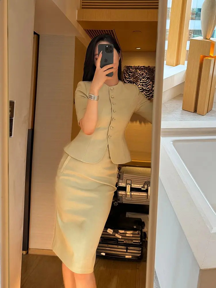 French mature style professional elegant womens clothing summer short sleeved sports jacket and twopiece set selling 240812