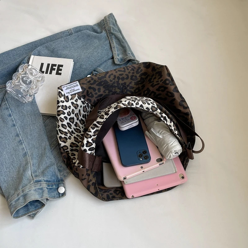 Rose bucket nylon shoulder cross shaped bag womens coffee leopard printed fabric large capacity handbag casual travel shopping 240813