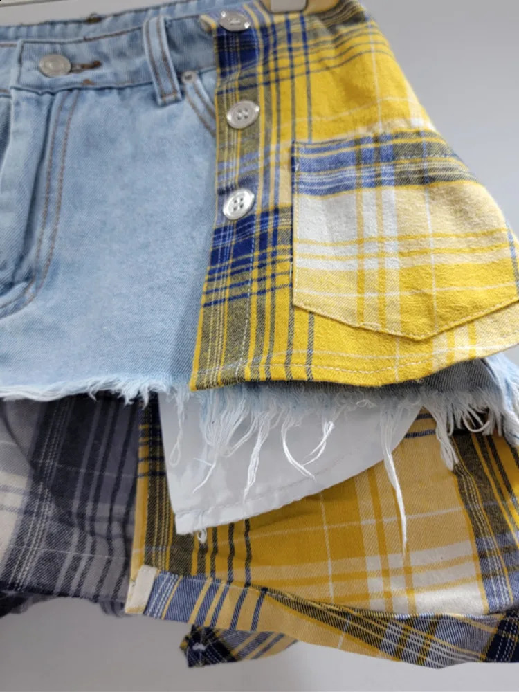EWQ Contrast Color Patchwork Plaid Spliced High Waist A-line Denim Shorts Irregular Skirt For Women 2024 Spring Summer 16U8784 240812