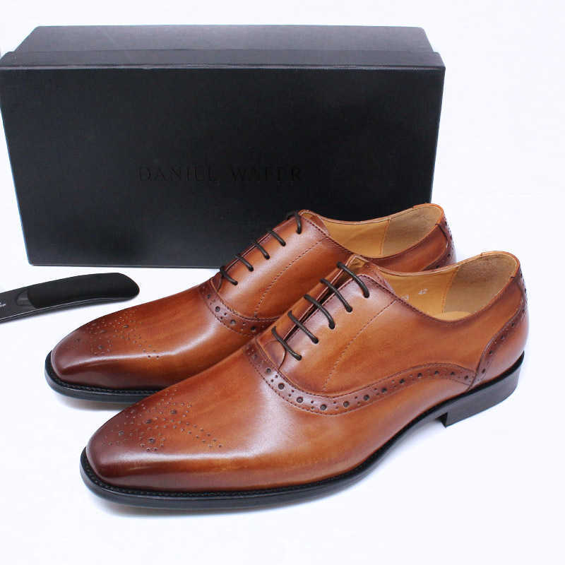 CMM Classic Mens Business Casual Leather Shoes Leather Formal Leather Shoes Mens British Oxford Shoes Bullock Mens Shoes
