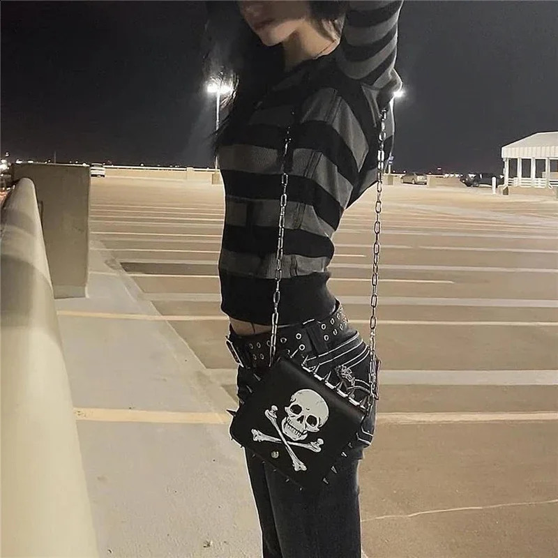 Allukasa Hoodie Women Sweatshirt Top with Pocket Goth Hip Hop Hooded Long-sleeved Tops Harajuku Clothes Punk Style Streetwear 240812