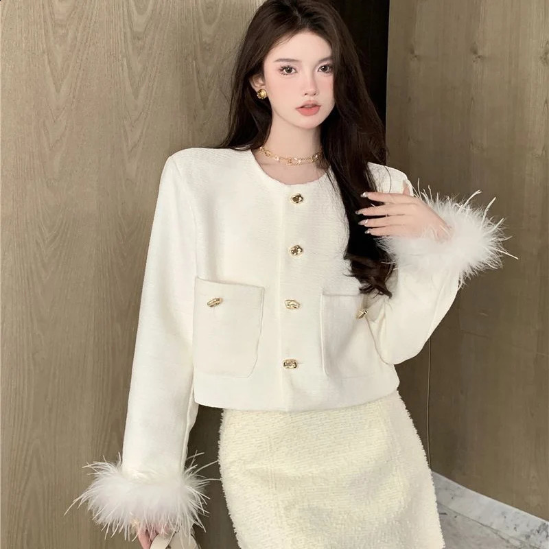 Rimocy Black Feather Long Sleeve Jackets Women Fashion Round Neck Cropped Tweed Coats Woman Golden Single Breasted Chic Jacket 240812