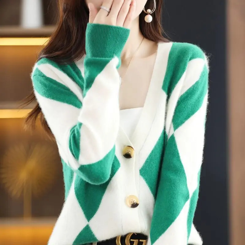 Womens Korean Fashion Argyle Contrast Color Soft Elegant Knitted Cardigan Casual V Neck Long Sleeve Loose Outewear Sweater Coat 240812