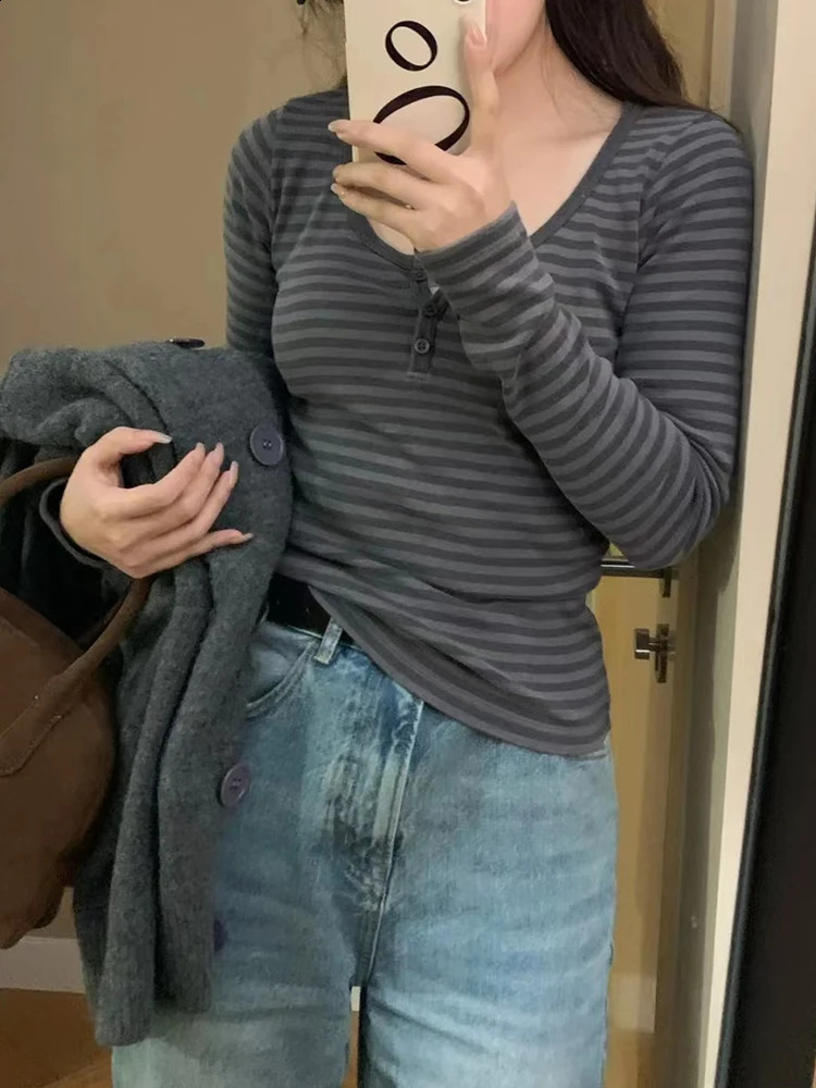 Retro striped ultrathin long sleeved Tshirt autumn casual round neck street clothing cotton womens classic Harajuku button top Y2k 240812