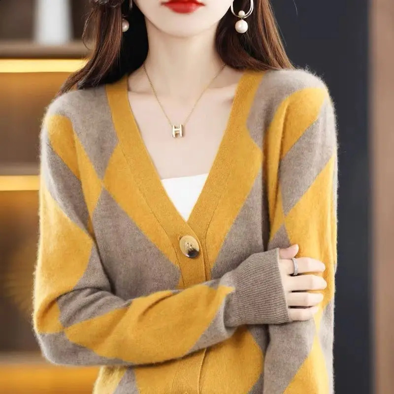 Womens Korean Fashion Argyle Contrast Color Soft Elegant Knitted Cardigan Casual V Neck Long Sleeve Loose Outewear Sweater Coat 240812