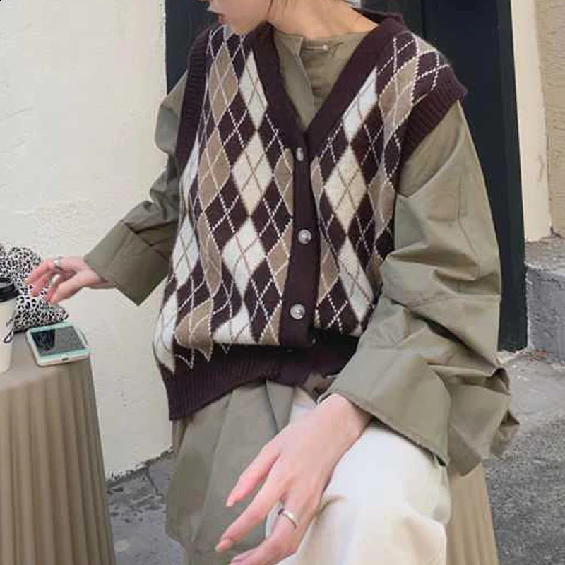 Womens Vintage Classic Argyle Harajuku Y2K Sleeveless Outewear Knitted Sweater Vest Casual Preppy Style V Neck Loose Waistcoat 240812