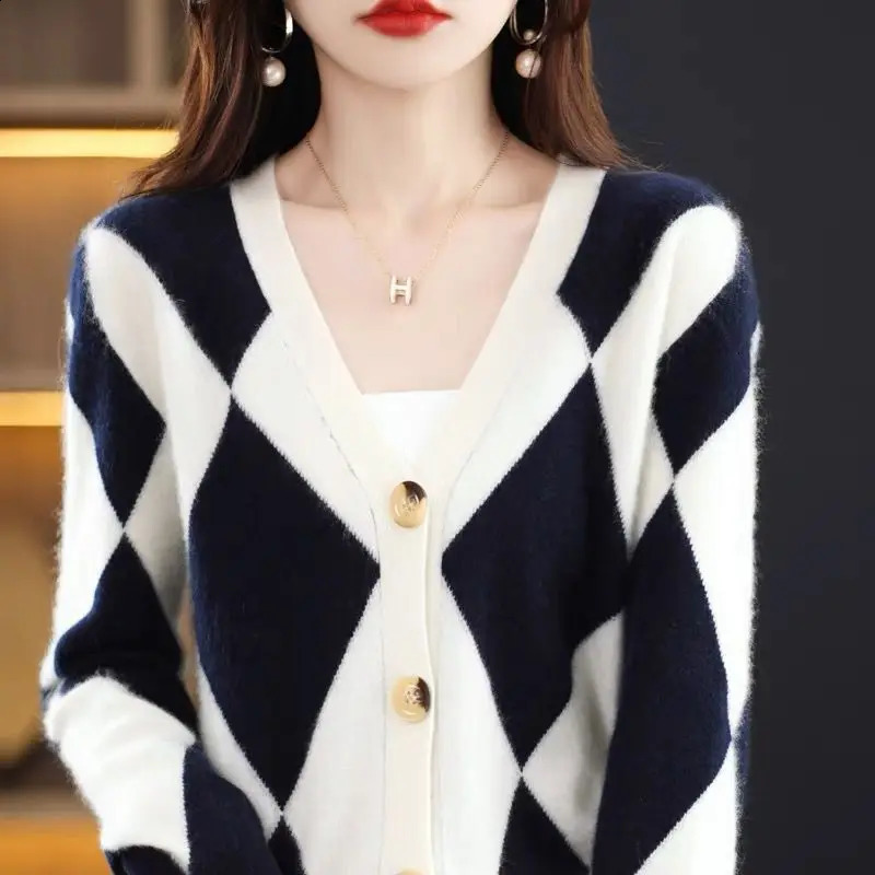 Womens Korean Fashion Argyle Contrast Color Soft Elegant Knitted Cardigan Casual V Neck Long Sleeve Loose Outewear Sweater Coat 240812