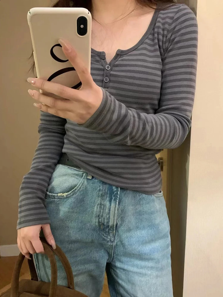 Retro striped ultrathin long sleeved Tshirt autumn casual round neck street clothing cotton womens classic Harajuku button top Y2k 240812