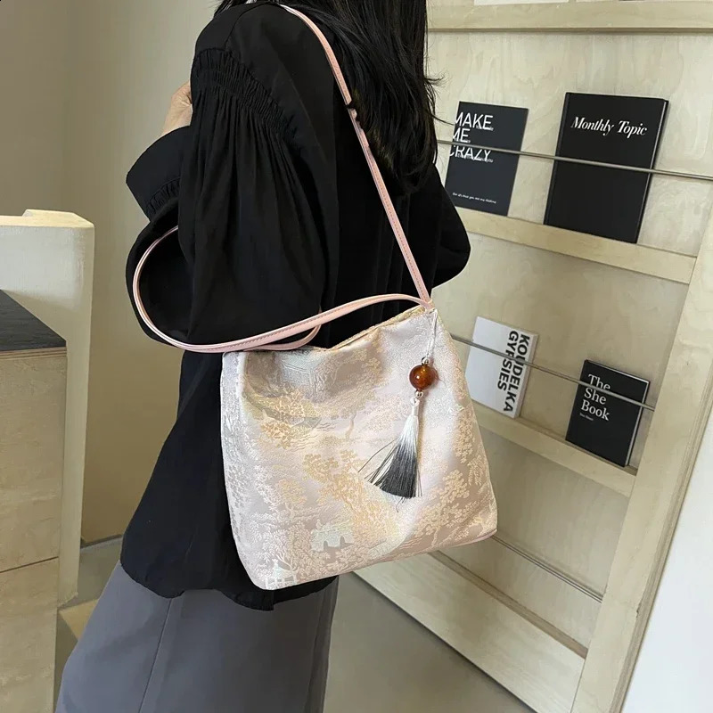 Casual Interior Comparison Shoulder Bag Large Capacity High Quality Womens Magnetic Buckle Canvas Handbag 240813