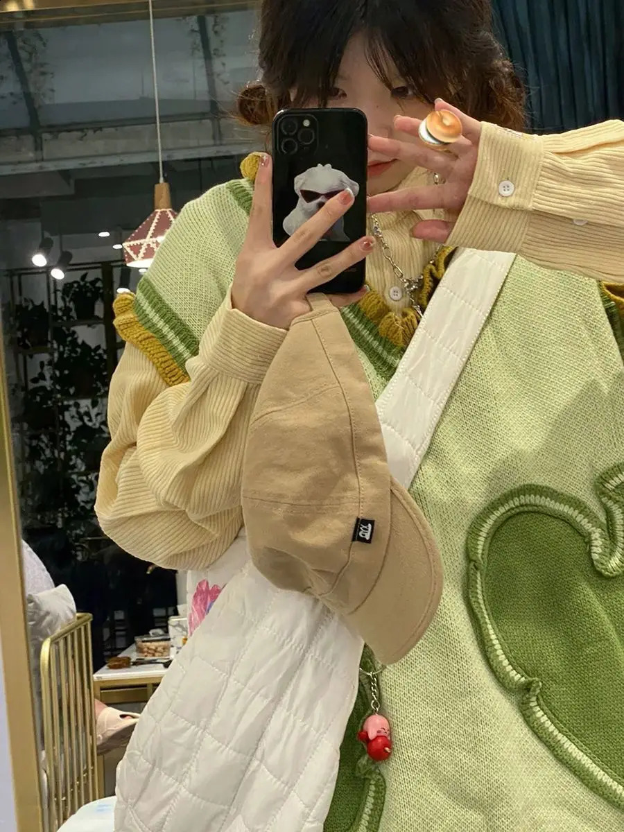 Sweater Vests Women Fall Preppy Style Baggy V-neck Sleeveless Heart-decoration Knitted Clothes Sweet Kawaii Schoolgirls 240812