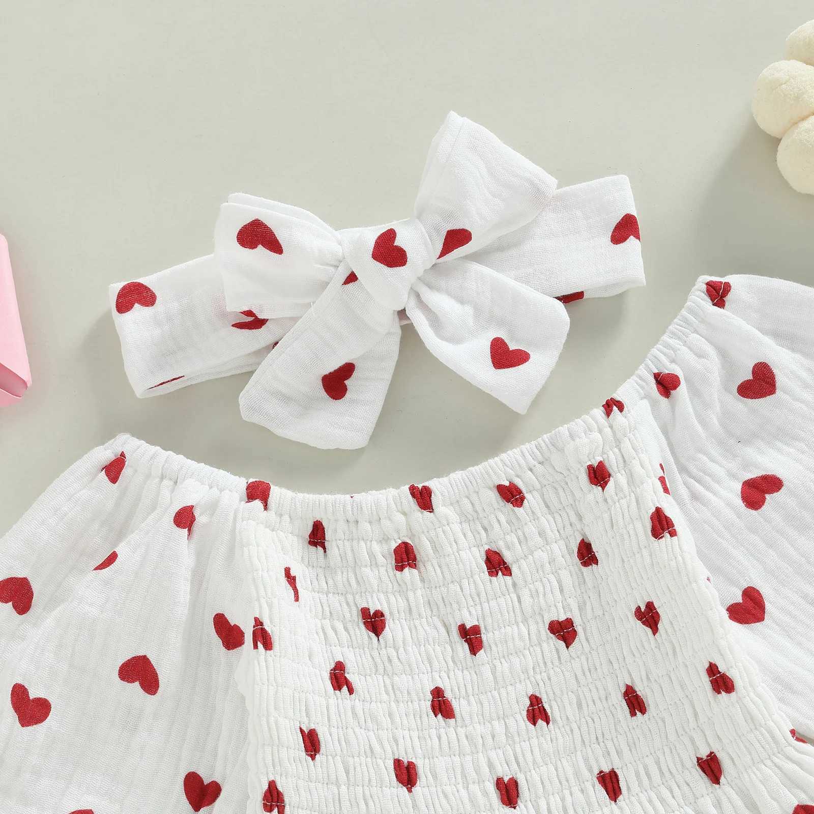 Baby Girls Valentines Day Romper heart-shaped printed long sleeved boat neck jumpsuit for babies autumn and winter tight fitting clothes W240812