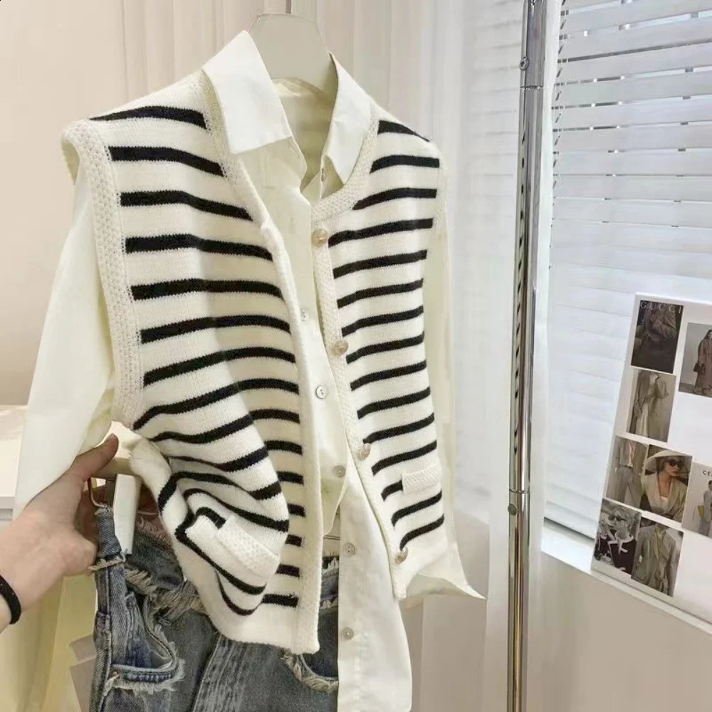 Korean elegant and chic knitted vest with striped casual sweet office womens sleeveless sweater cardigan retro basic 240812